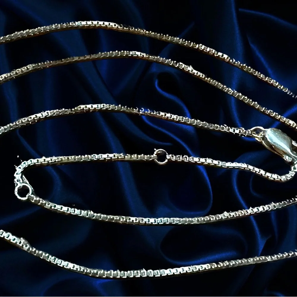 Sterling Silver Box Chain 16-18 Inches. - Picture 2 of 3